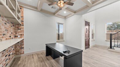 Building Photo - 517 Moore St