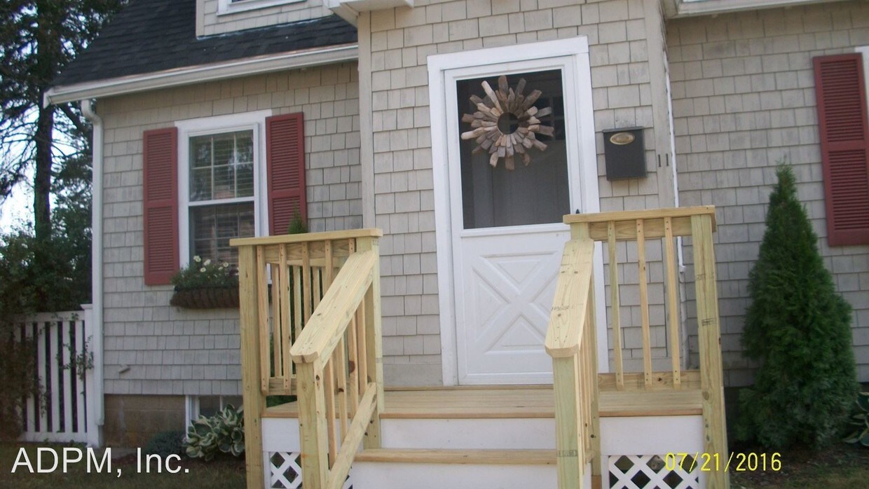 Primary Photo - 3 br, 1 bath House - 11 Sylvester St.