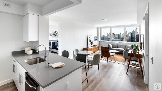 Foto principal - 2 bedroom in Long Island City NY 11109