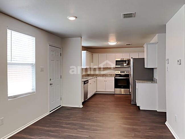 Building Photo - 8307 River Bluffs Dr