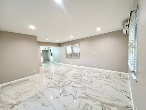 Foto del edificio - 7445 Penfield Ave