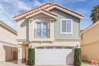 Building Photo - 13743 Cordary Ave