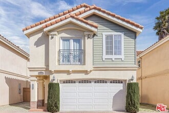 Building Photo - 13743 Cordary Ave
