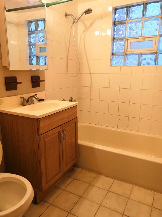 Bathroom - 2947 S Arch St