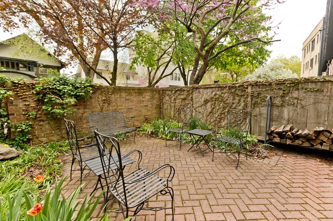 Photo - 588 W Hawthorne Pl Apartment