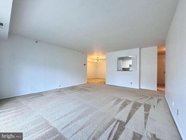 Foto del edificio - 1600 N Oak St