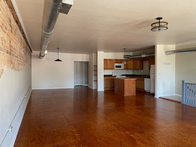 Building Photo - 2 bed 1 bath loft apartment in Star!