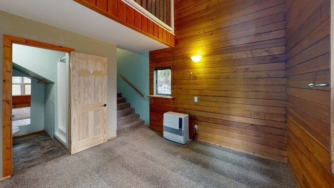Building Photo - 495 Sun Way