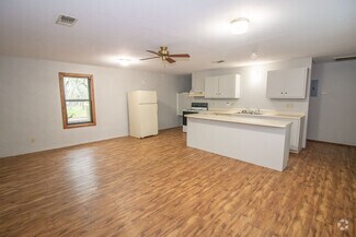 Building Photo - 553 S Old Stagecoach Rd