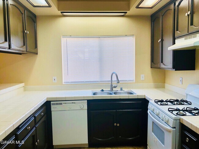 Foto del edificio - 511 E Ivesbrook St