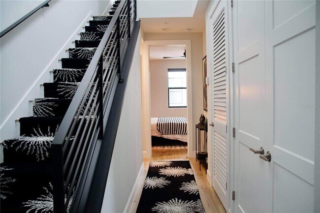 Foto del edificio - 1332 W Gray St