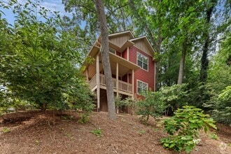 Building Photo - 8 Thurland Ave