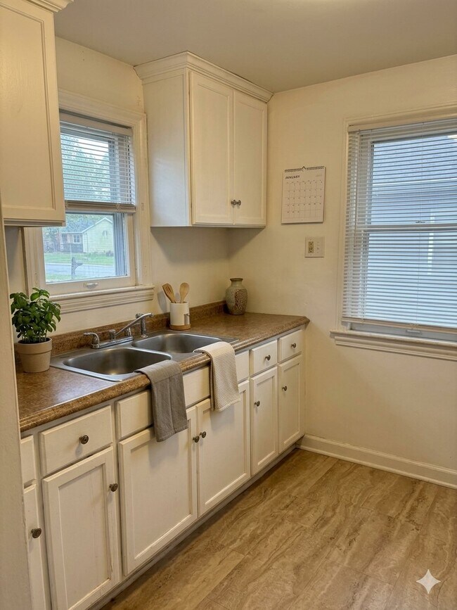 Foto del edificio - 5566 Beechwood Ave