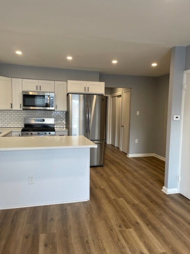 Building Photo - 1429 Bleigh Ave 1st Fl