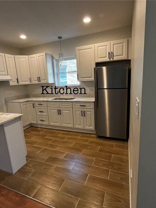 Building Photo - 922 N Pulaski Rd