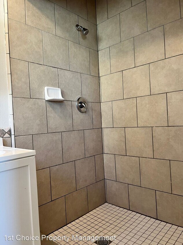 Building Photo - 1 br, 1 bath House - 323 Tognazzini Ave. #B