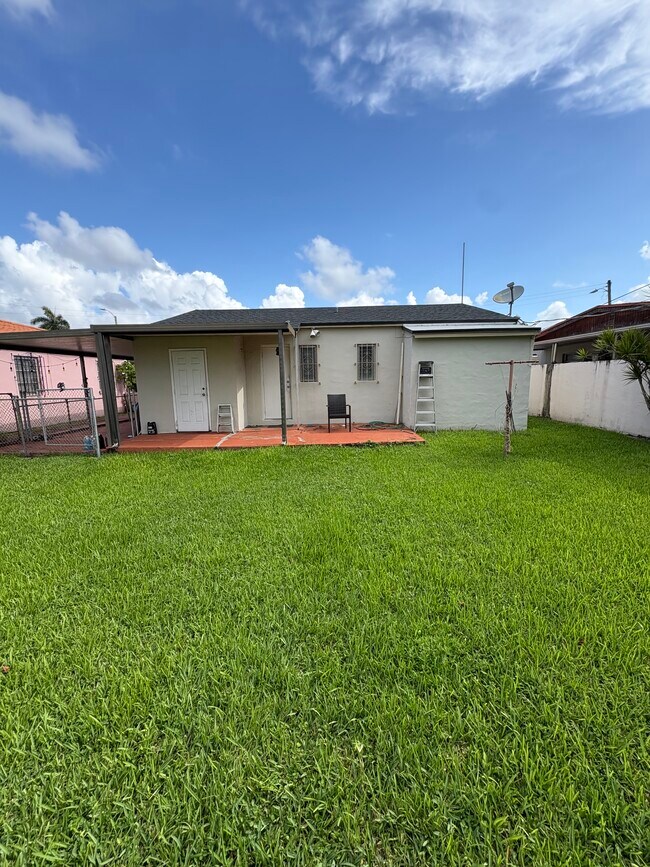 Building Photo - 3670 NW 18th Terrace
