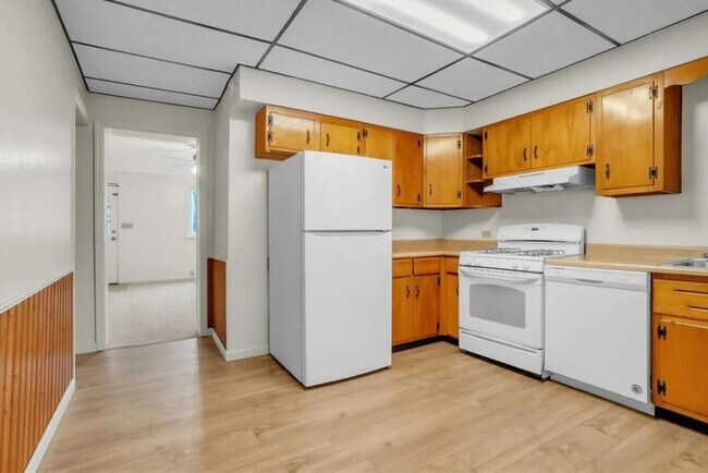 kitchen - 3240 Rothpletz St