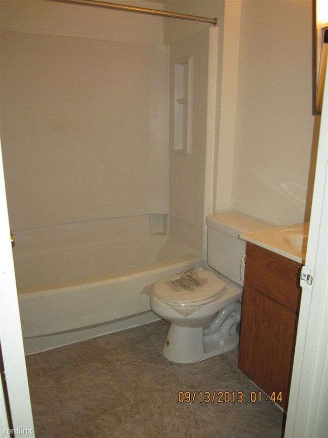 Building Photo - 656 Piscataway Ct