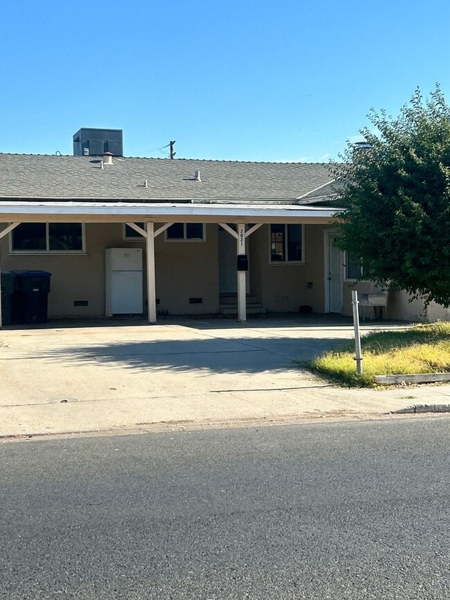 Building Photo - 2021 W Houston Ave