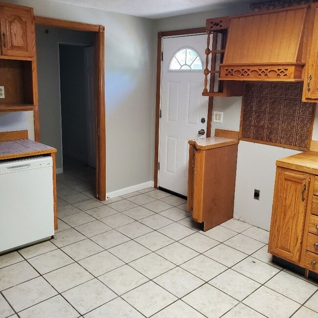 Foto del edificio - 4BDRM HOUSE FOR RENT