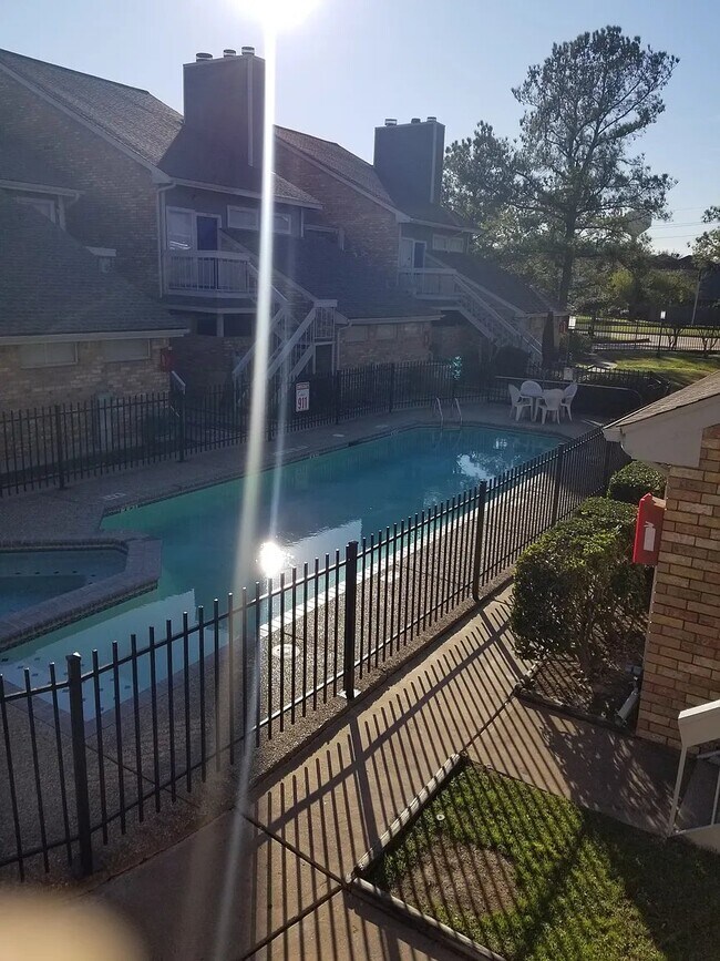 Foto del edificio - 11240 Perry Rd