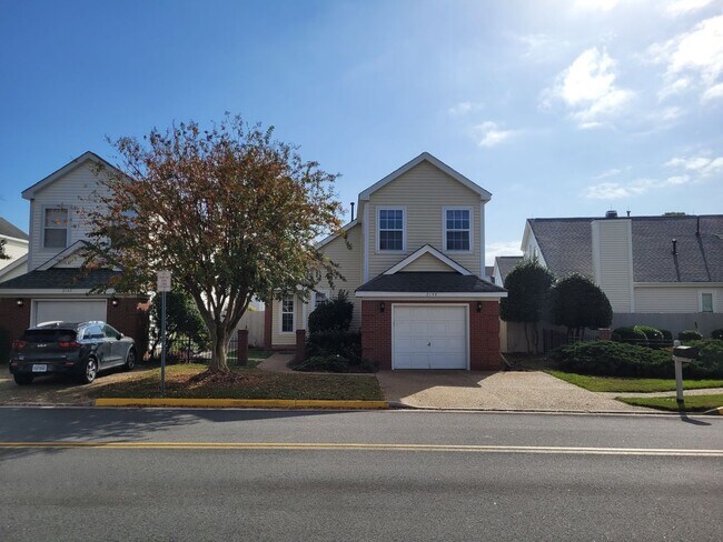 Building Photo - 3 Bedroom Detached Condo in Highly Desirab...