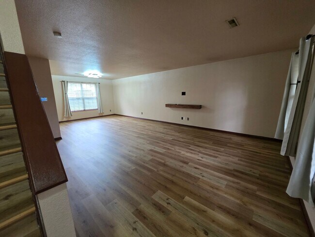 Building Photo - 1816 Ernest Ct