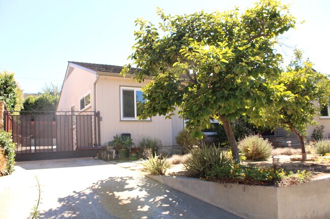 Building Photo - 5150 E El Roble St