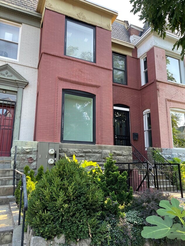 Primary Photo - 40 Q St NE