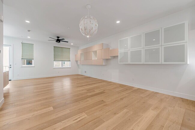 Foto del edificio - 1345 Fifth Ave