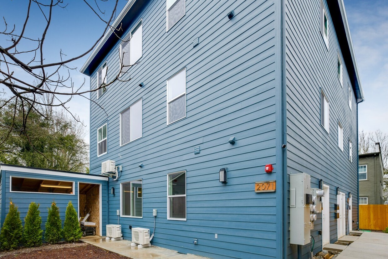 Primary Photo - 2071 Northeast Davis Street, Unit 101