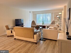 Building Photo - 7680 Tremayne Pl