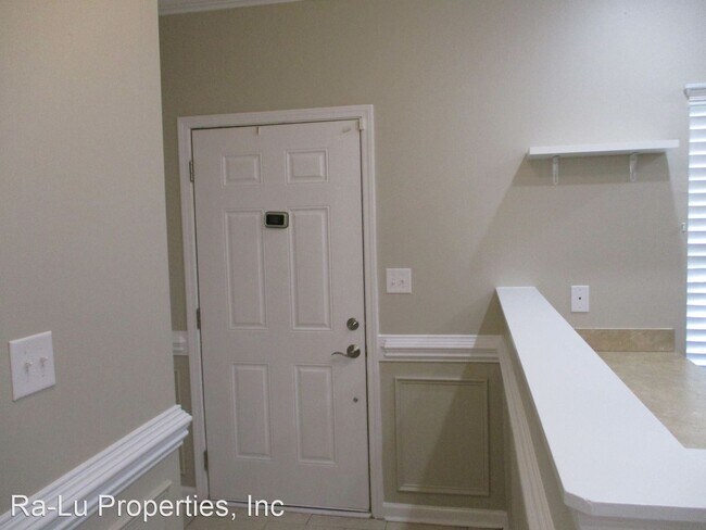 Building Photo - 3 br, 2.5 bath House - 201 Madison Square Ave