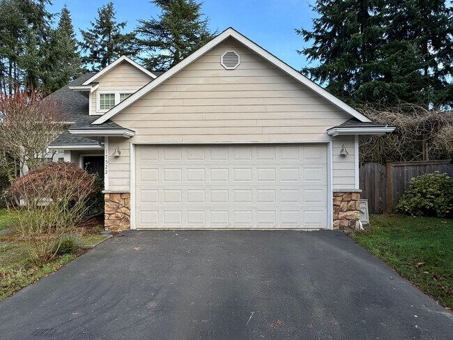 Building Photo - MUST SEE THE COZY PLACE