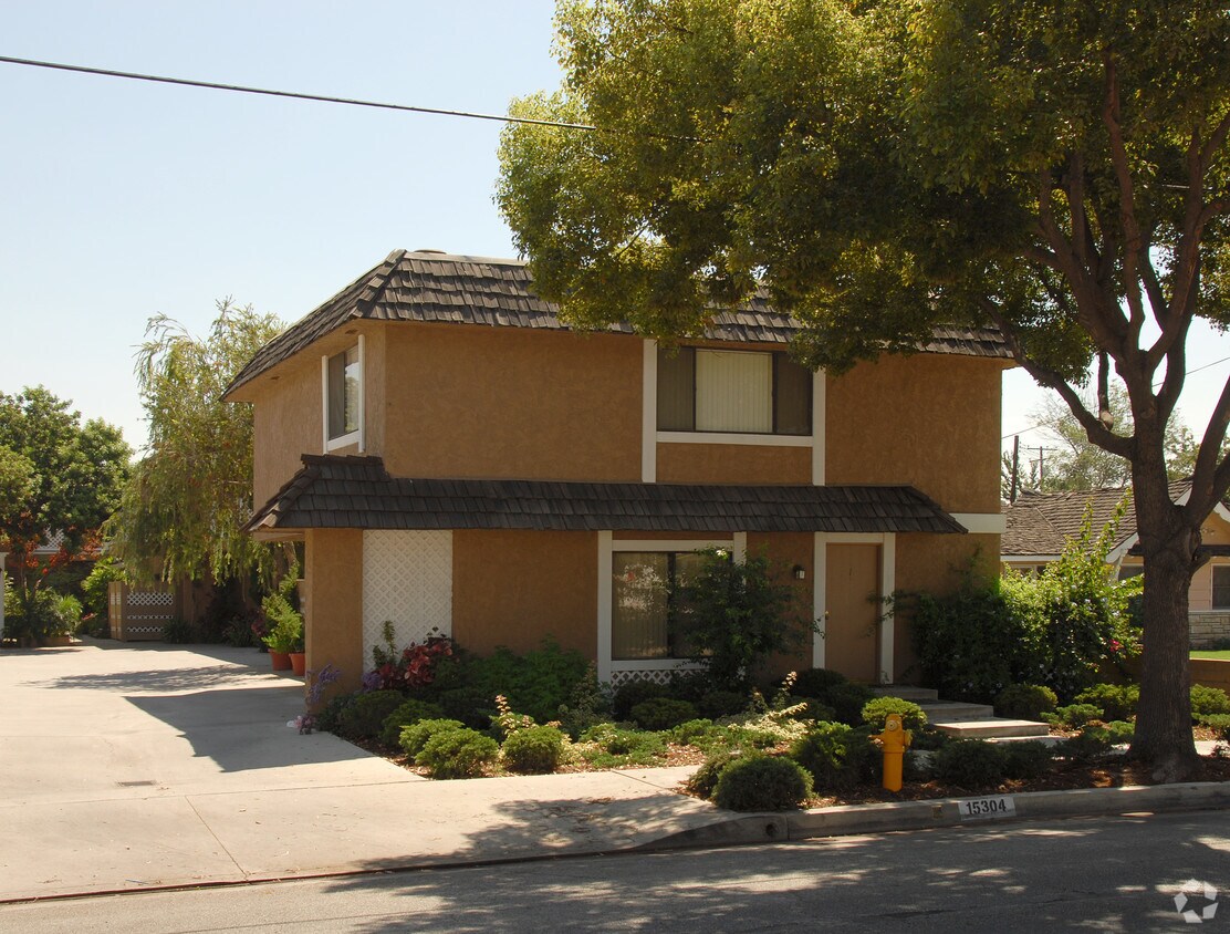 Primary Photo - 15304 Studebaker Rd