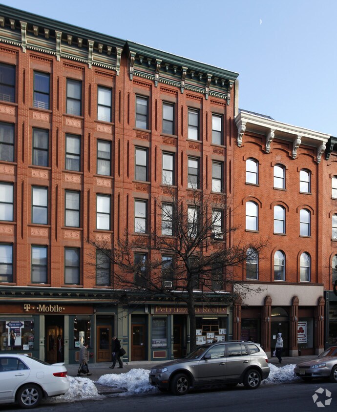 Primary Photo - 131 Washington St