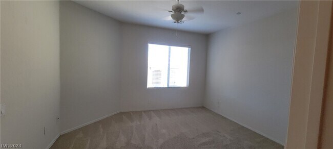 Foto del edificio - 6868 Sky Pointe Dr
