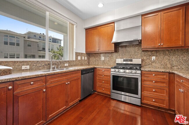 Building Photo - 6020 S Celedon Creek