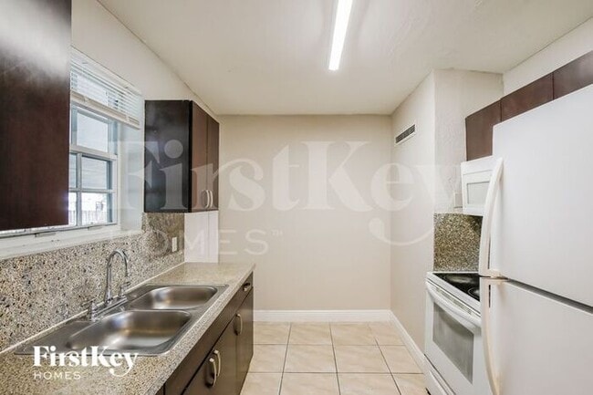 Building Photo - 171 W 63rd St