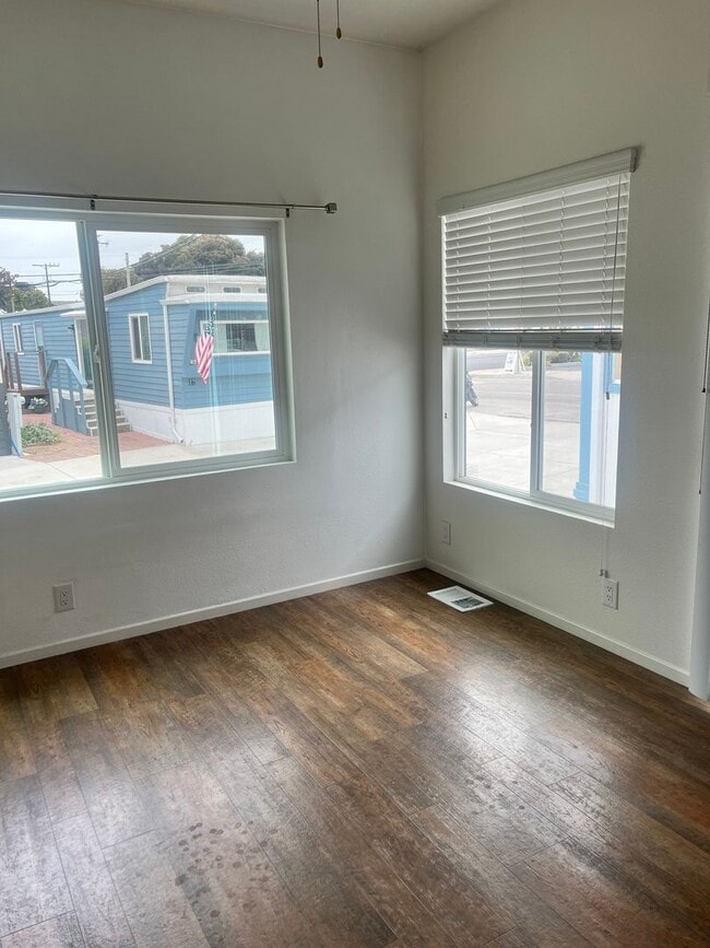 Building Photo - 1105 Morro Ave