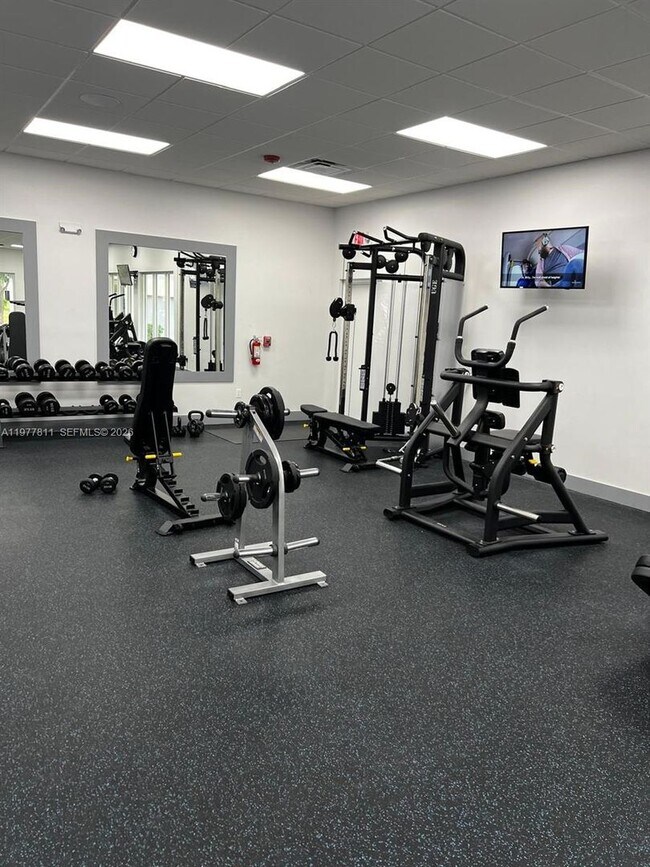 Foto del edificio - 17021 N Bay Rd