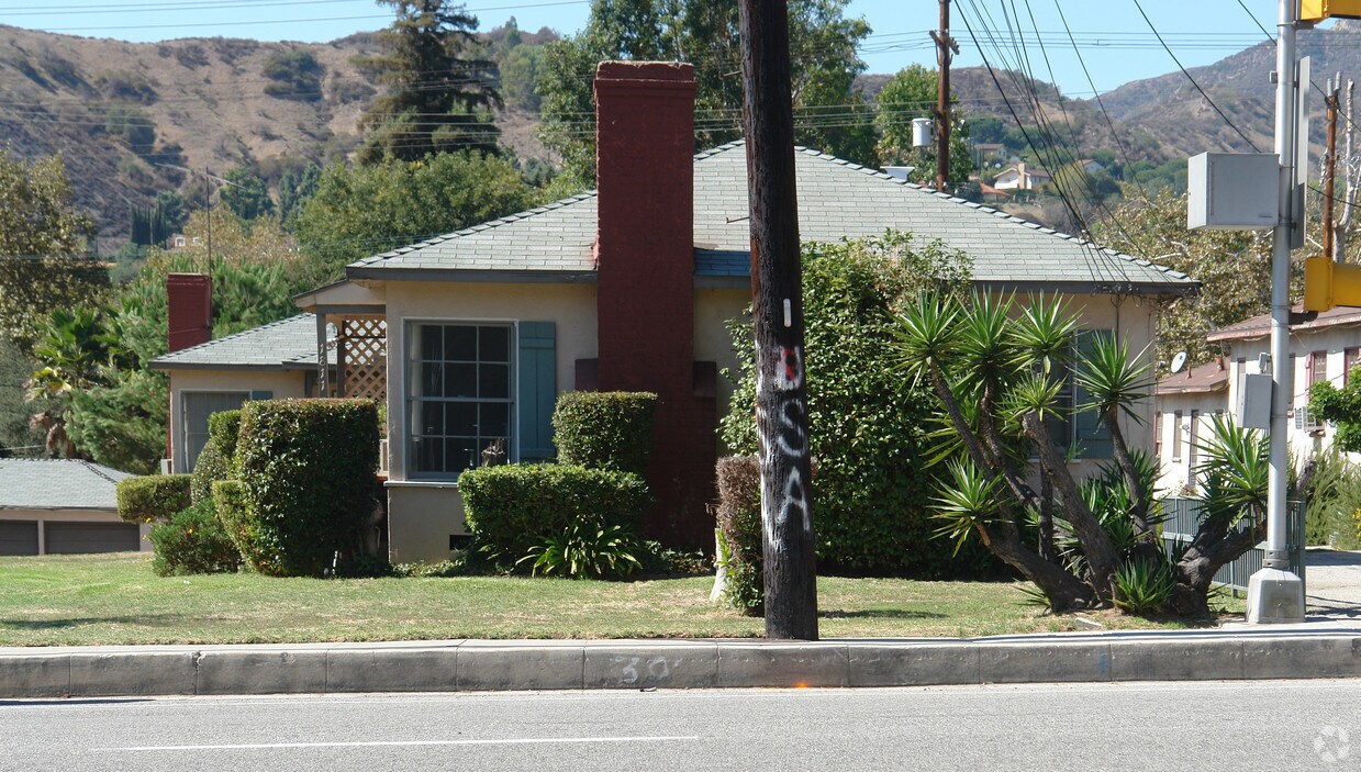 Building Photo - 1811 Verdugo Rd