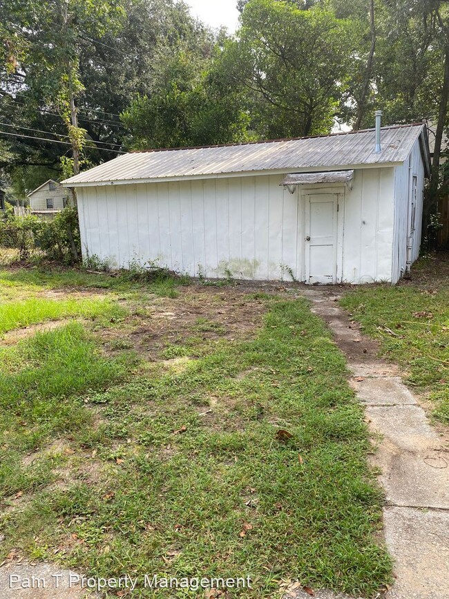 Building Photo - 2 br, 1 bath House - 2210 Hawthorne St.