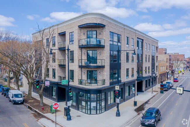 Building Photo - 3800 N Lincoln Ave