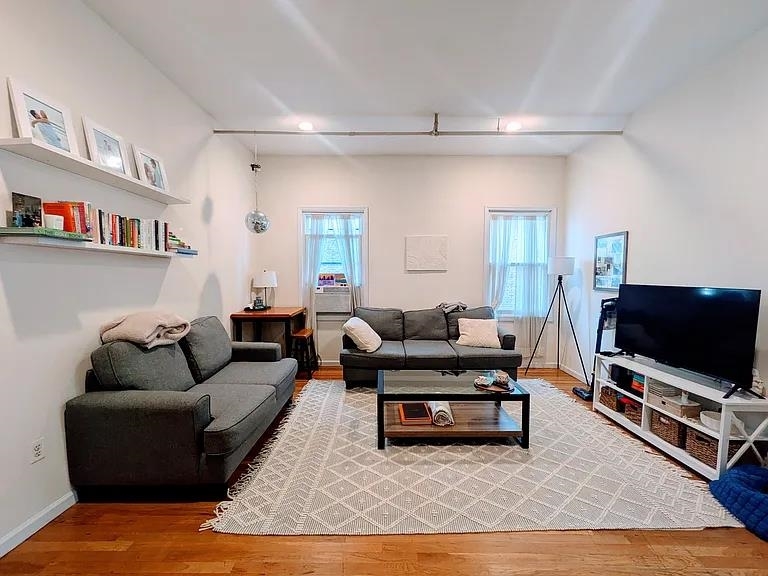 Primary Photo - 62 4th St