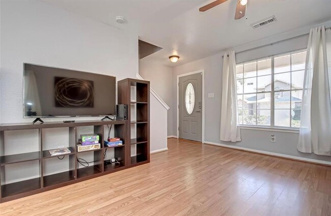 Foto del edificio - 15621 Martineau St