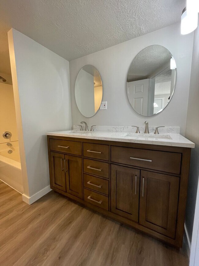 Foto del edificio - 1378 W Gentile St