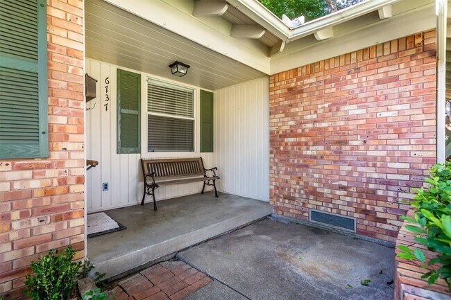 Building Photo - 6737 Lakefair Cir