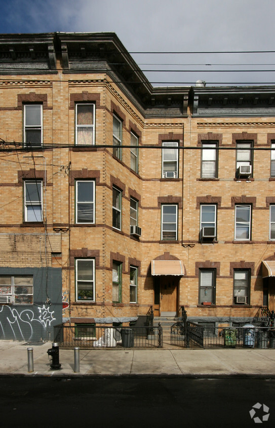 Primary Photo - 241 St Nicholas Ave